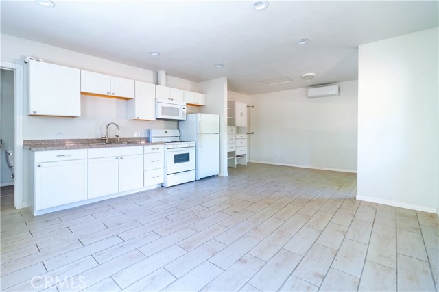 44655 Fig Avenue, Lancaster CA: https://media.crmls.org/medias/fad774d7-f2a6-4fa4-b440-9a3cb99fda7d.jpg