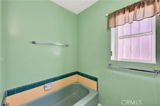 15937 Manzanita, Fontana CA: https://media.crmls.org/medias/fad807bd-9a29-47e3-b31e-f19d84f6648b.jpg