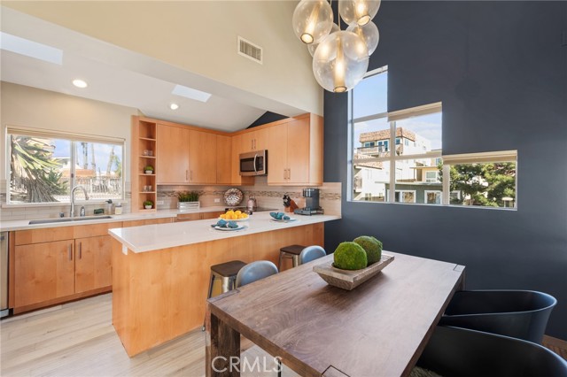 1401 Manhattan Ave, Hermosa Beach, California 90254, 4 Bedrooms Bedrooms, ,2 BathroomsBathrooms,Residential,Sold,Manhattan Ave,SB22023930