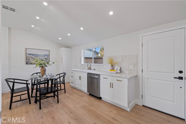 Detail Gallery Image 12 of 22 For 19017 Drycliff St, Canyon Country,  CA 91351 - 3 Beds | 1 Baths