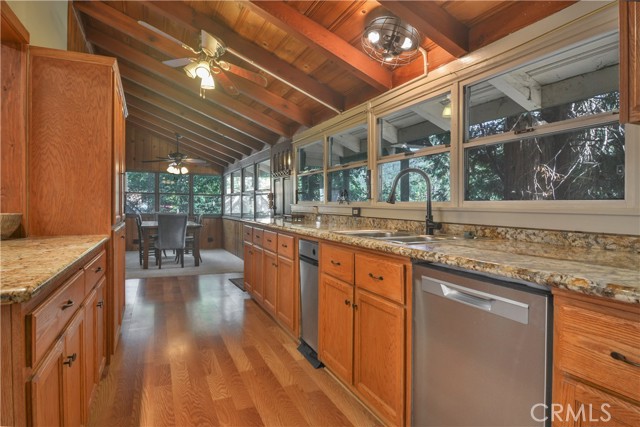 Detail Gallery Image 7 of 33 For 23696 Manzanita Dr, Crestline,  CA 92325 - 2 Beds | 2 Baths