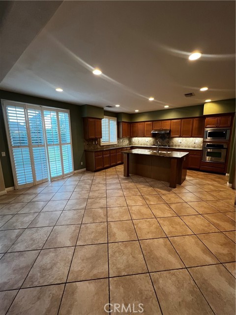 7090 Cottage Grove Drive, Eastvale CA: https://media.crmls.org/medias/fad87a4a-ed53-4464-812c-f57a6c10e528.jpg
