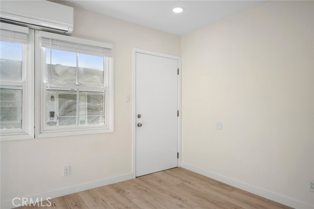 Detail Gallery Image 2 of 21 For 10230 Silverton #2,  Tujunga,  CA 91042 - 1 Beds | 1 Baths