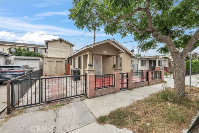 1528 15th Street, Long Beach, California 90813, 2 Bedrooms Bedrooms, ,1 BathroomBathrooms,Single Family Residence,For Sale,15th,SW24199149