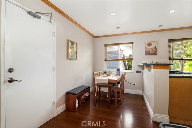 2114 India Street, Los Angeles CA: https://media.crmls.org/medias/fad95f52-d396-4649-9114-5fc5cc0b1c79.jpg