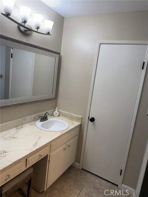113 Surrey photo 16
