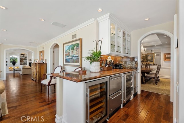 49 Cambria Drive, Corona del Mar CA: https://media.crmls.org/medias/fad9ccf0-c510-454e-949f-e4ea531c97c5.jpg