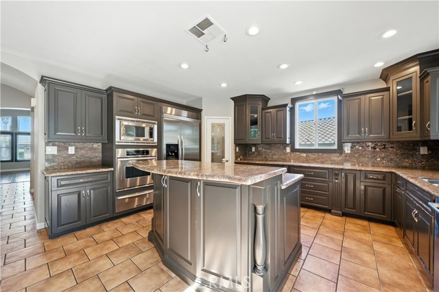 Detail Gallery Image 3 of 32 For 23549 Bending Oak Ct, Murrieta,  CA 92562 - 4 Beds | 3 Baths