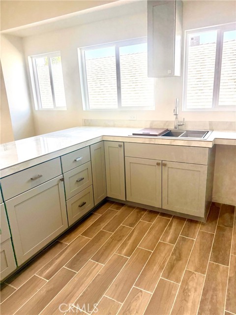 Detail Gallery Image 5 of 13 For 236 W 47th St #1/2,  Los Angeles,  CA 90037 - 3 Beds | 2 Baths