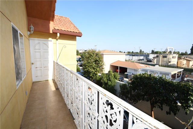 14105 Fonthill Avenue, Hawthorne CA: https://media.crmls.org/medias/fadcfd00-4e07-4fb7-b506-6df410fcb6f6.jpg