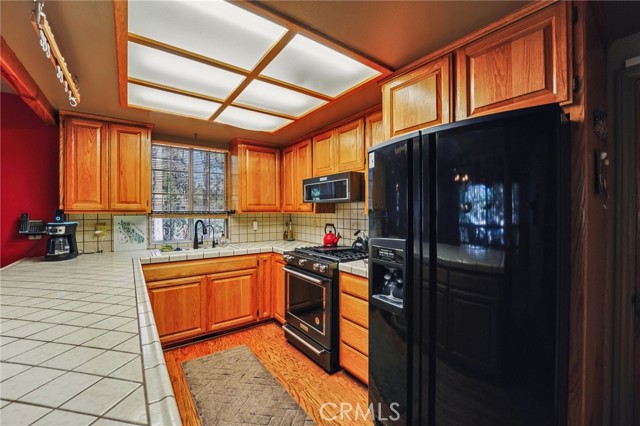 Detail Gallery Image 11 of 39 For 2692 Valhalla, Running Springs,  CA 92382 - 3 Beds | 2/1 Baths