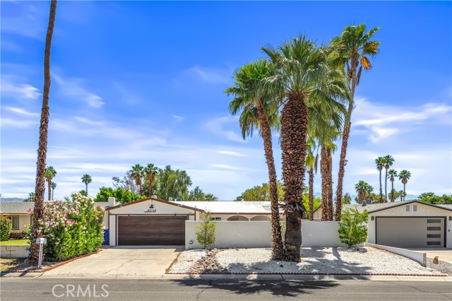 43160 Virginia Avenue, Palm Desert CA: https://media.crmls.org/medias/fadd3d85-4f56-418e-b15d-dda233ebdb56.jpg