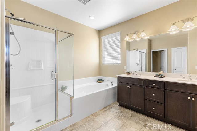 Detail Gallery Image 13 of 26 For 31447 Manlio Ct, Menifee,  CA 92584 - 5 Beds | 4 Baths