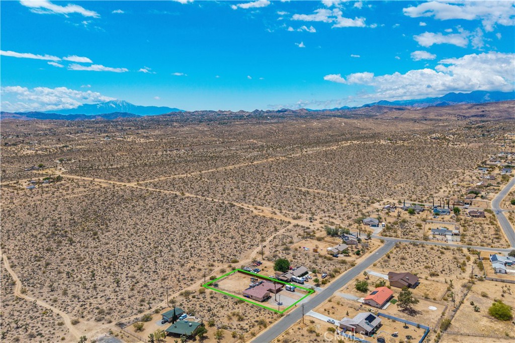 https://media.crmls.org/medias/fae0e61b-6e17-495a-9c5d-f62d4b460ff0.jpg?preset=X-Large