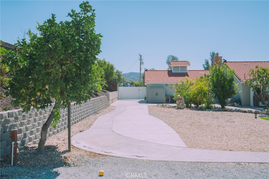 https://media.crmls.org/medias/fae17b27-6ddd-4d59-bbb5-1c1f29a4ee51.jpg?preset=X-Large