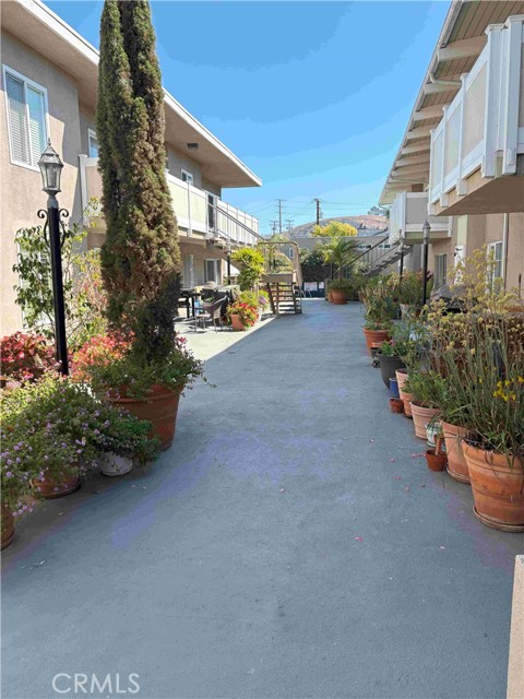 Detail Gallery Image 14 of 19 For 23930 Los Codona Ave #106,  Torrance,  CA 90505 - 2 Beds | 2 Baths