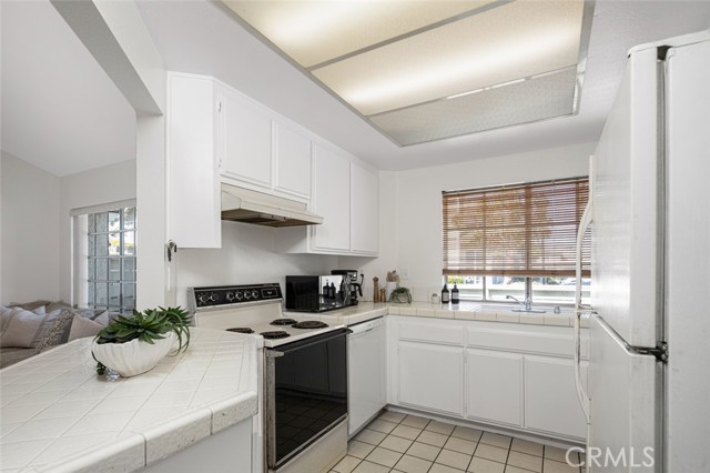 527 N Dartmouth Way, Anaheim CA: https://media.crmls.org/medias/fae222e7-29fe-4874-913e-48de9fb47424.jpg
