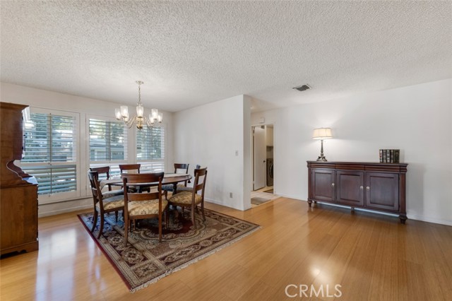 Detail Gallery Image 12 of 39 For 18200 Andrea Cir #6,  Northridge,  CA 91325 - 3 Beds | 2/1 Baths