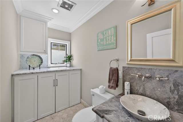 Detail Gallery Image 14 of 74 For 405 Blumont St, Laguna Beach,  CA 92651 - 5 Beds | 6/1 Baths