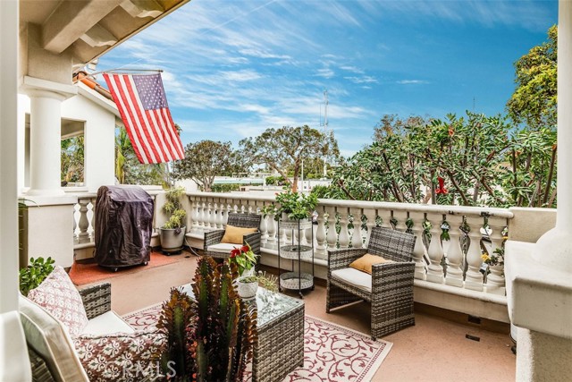 307 Broadway, Redondo Beach, California 90277, 3 Bedrooms Bedrooms, ,2 BathroomsBathrooms,Residential,Sold,Broadway,SB21197264