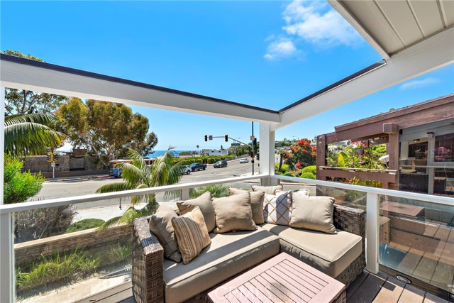 Detail Gallery Image 1 of 25 For 201 Nyes Pl, Laguna Beach,  CA 92651 - 3 Beds | 2 Baths