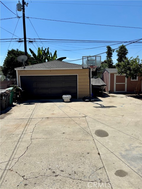 Detail Gallery Image 4 of 12 For 372 E Janice St, Long Beach,  CA 90805 - 3 Beds | 1 Baths