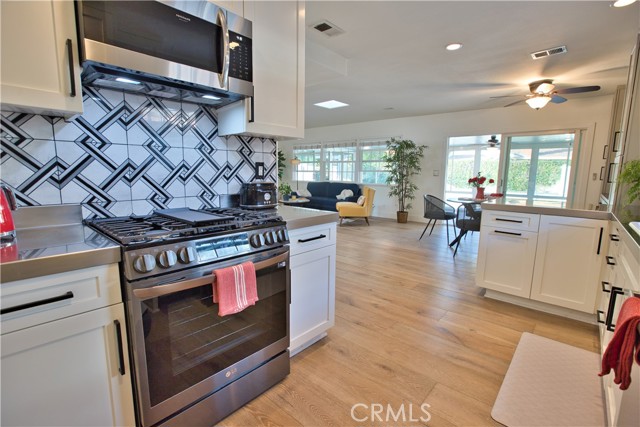 Detail Gallery Image 12 of 55 For 6091 Dundee Dr, Huntington Beach,  CA 92647 - 3 Beds | 2 Baths