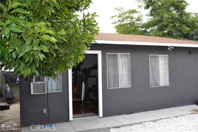 11068 Penrose, Sun Valley CA: https://media.crmls.org/medias/fae4dbb1-ef34-41b8-9f8b-db389d96051a.jpg