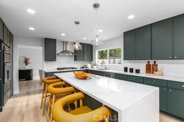 Detail Gallery Image 10 of 38 For 4401 Cezanne Ave, Woodland Hills,  CA 91364 - 4 Beds | 3 Baths