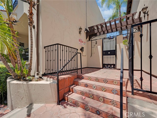 5753 White Oak Avenue, Encino CA: https://media.crmls.org/medias/fae54fcc-85e4-46f1-b977-cdfeb0bc2c2d.jpg