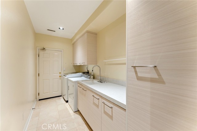2528 N San Miguel Drive, Orange CA: https://media.crmls.org/medias/fae67f8e-8b1b-450d-ad2d-44a343cf34e9.jpg