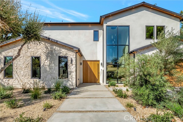 Detail Gallery Image 2 of 21 For 5149 Beeman Ave, Valley Village,  CA 91607 - 6 Beds | 6 Baths