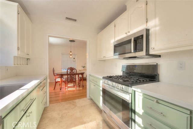 Detail Gallery Image 4 of 36 For 4746 Obispo Ave, Lakewood,  CA 90712 - 4 Beds | 2 Baths