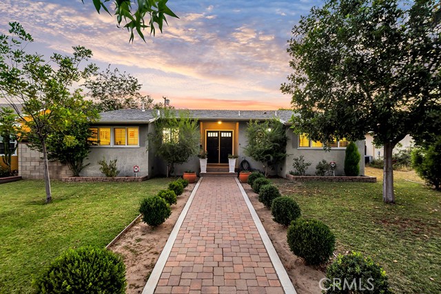 Detail Gallery Image 1 of 36 For 10923 Haskell Ave, Granada Hills,  CA 91344 - 3 Beds | 2 Baths
