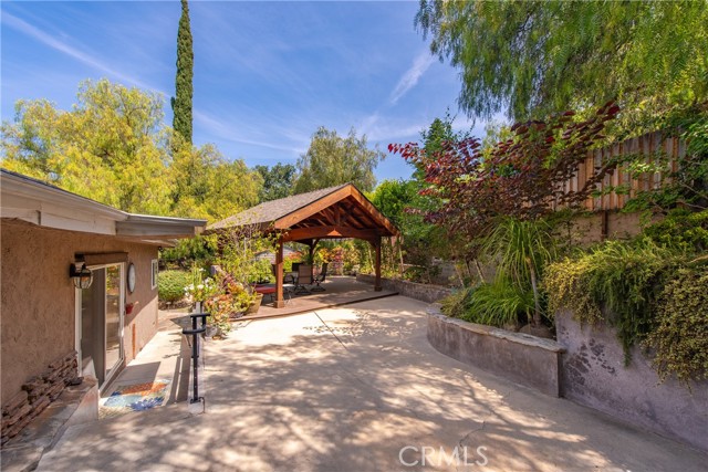 5893 Oak Knolls Road, Simi Valley CA: https://media.crmls.org/medias/fae74f96-d3f6-4c14-9cac-baa38c04e8db.jpg