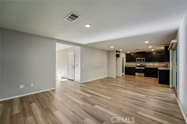 Detail Gallery Image 4 of 38 For 32976 Middlegate, Lake Elsinore,  CA 92530 - 3 Beds | 2/1 Baths