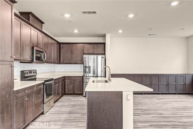 Detail Gallery Image 18 of 33 For 1357 Palo Verde, Vista,  CA 92083 - 3 Beds | 2/1 Baths