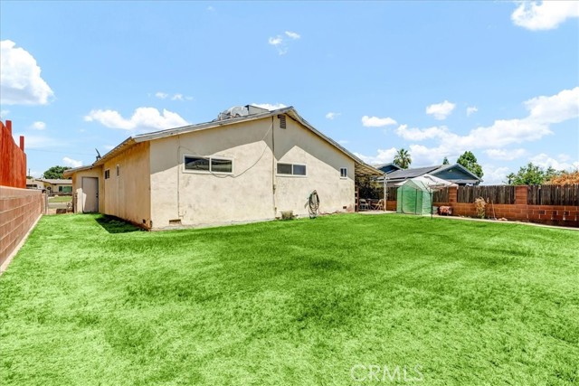 4825 Putter Lane, Bakersfield CA: https://media.crmls.org/medias/fae80bc2-cbdc-41e0-b2a1-cab41a7f7f70.jpg
