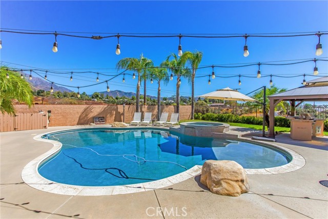 35225 Crystal Street, Yucaipa CA: https://media.crmls.org/medias/fae8cfe9-1742-408b-bc31-d64165346d91.jpg