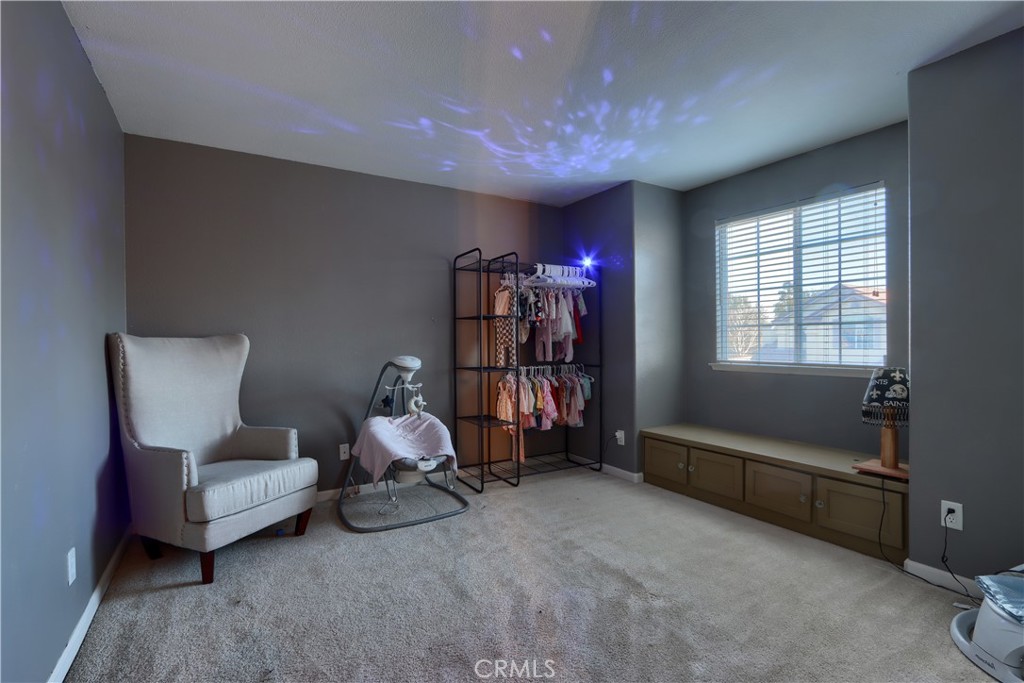 https://media.crmls.org/medias/fae8fea2-8f12-43f0-8f24-3cdf2381c8ee.jpg?preset=X-Large