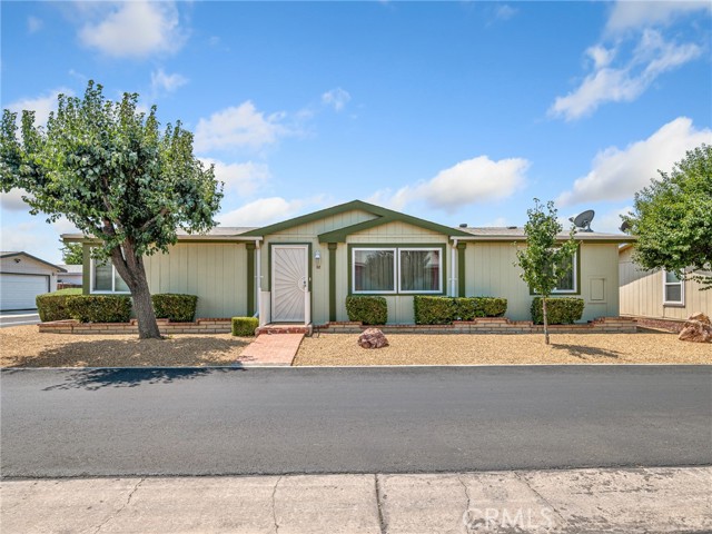 Detail Gallery Image 1 of 29 For 21621 Sandia Rd #32,  Apple Valley,  CA 92308 - 3 Beds | 2 Baths