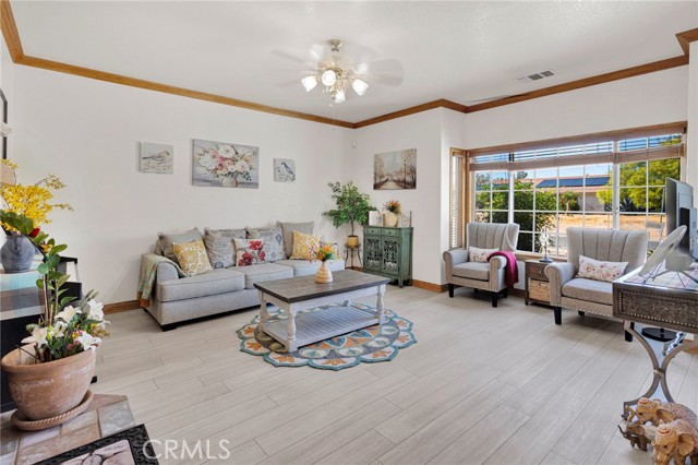 Detail Gallery Image 7 of 56 For 19985 Red Feather, Apple Valley,  CA 92307 - 3 Beds | 2/1 Baths