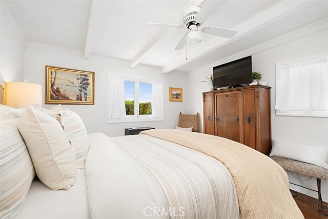 555 Through Street, Laguna Beach CA: https://media.crmls.org/medias/faeb43f9-6480-40d3-ac5f-51f5720ce226.jpg