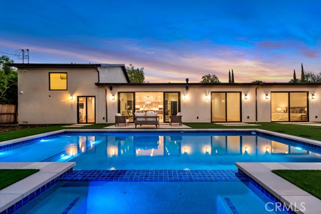 Detail Gallery Image 10 of 46 For 4801 Abbeyville Ave, Woodland Hills,  CA 91364 - 5 Beds | 5/2 Baths