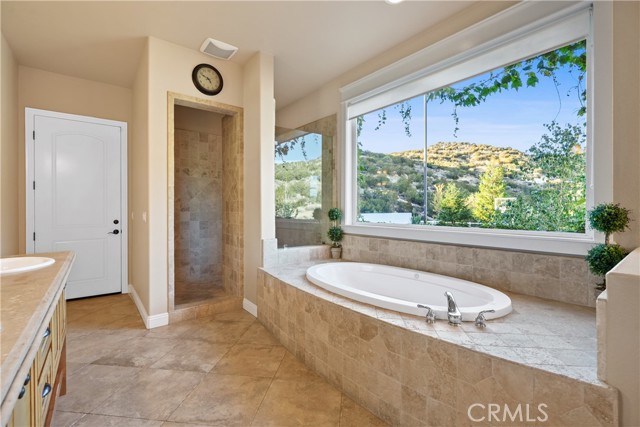 Detail Gallery Image 28 of 53 For 4085 Quail Trail, Hesperia,  CA 92345 - 7 Beds | 4/1 Baths