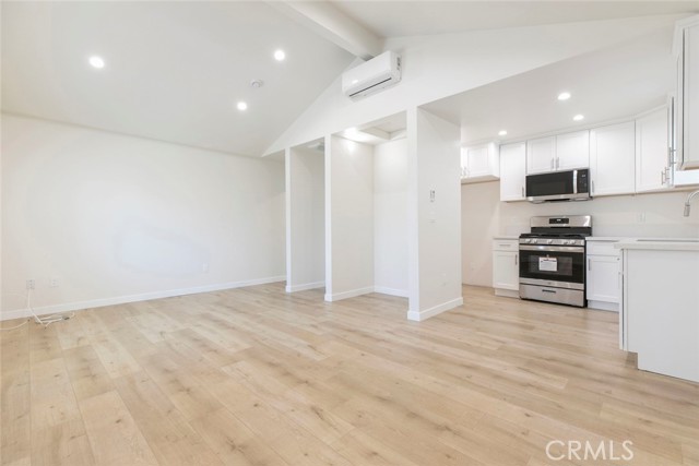 Detail Gallery Image 7 of 17 For 17237 Kingsbury St a,  Granada Hills,  CA 91344 - 0 Beds | 1 Baths