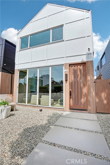 Image 61 of 66 For 647 Navy Street