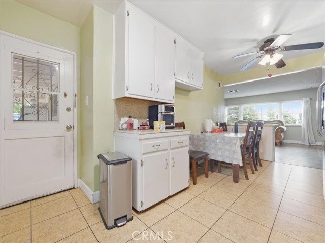 17962 Merrill Avenue, Fontana CA: https://media.crmls.org/medias/faec95c8-33be-42ea-a4f9-3252a32ad377.jpg