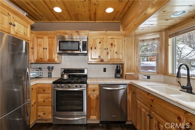 Detail Gallery Image 20 of 50 For 43442 Bow Canyon, Big Bear Lake,  CA 92315 - 3 Beds | 2 Baths