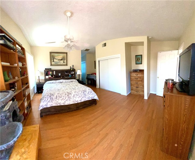 526 W Avenue J5, Lancaster CA: https://media.crmls.org/medias/faecdb17-32be-49ba-983c-2fde8357fe97.jpg